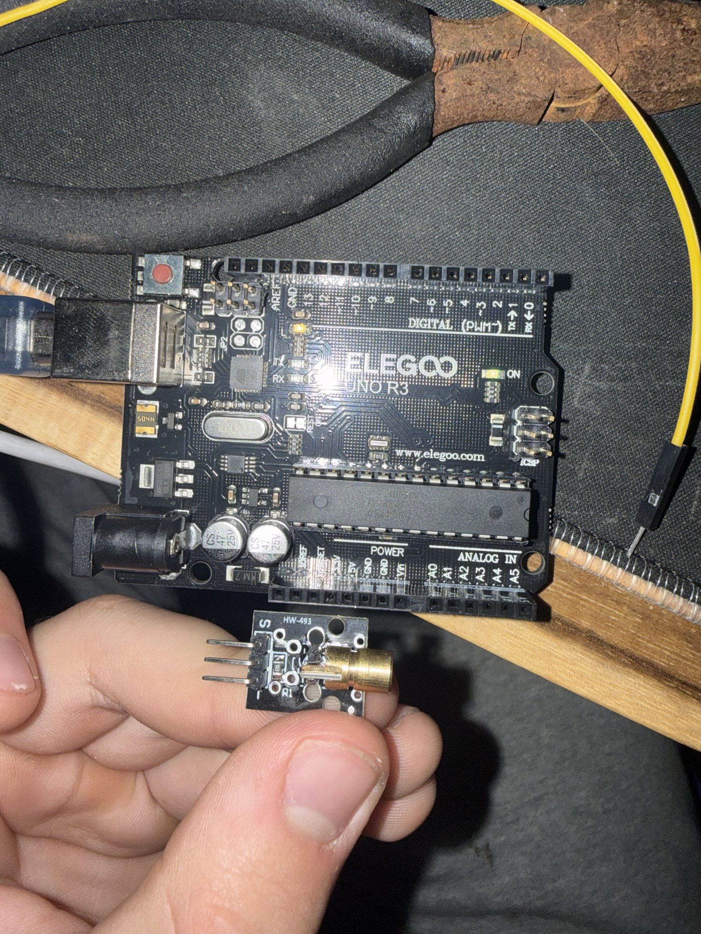 Elegoo UNO board with the photodiode receiver module